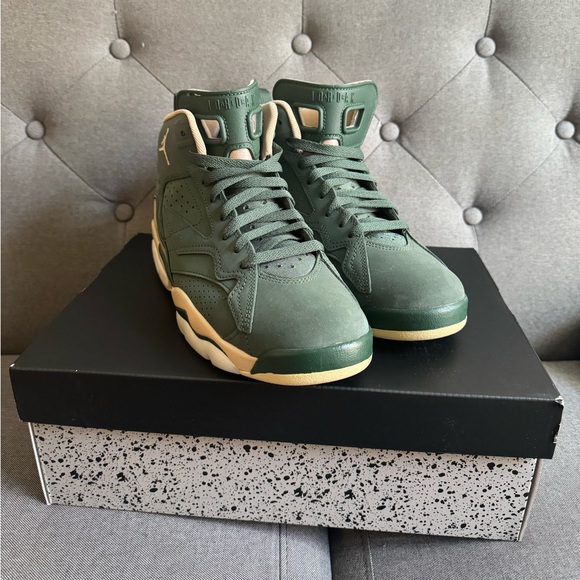 Nike Jordan Jumpman MVP in Galactic Jade/Sail/Team Gold/Desert sz 9 - Picture 7 of 10